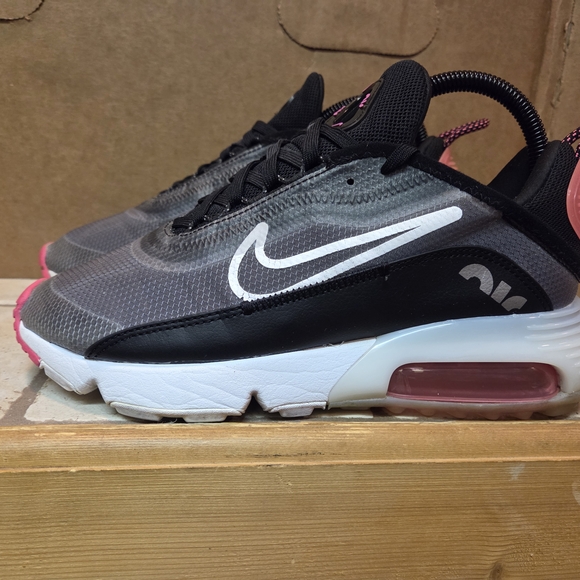 Nike Air Max 2090 Black/Metallic Silver Pink Women's Size 8 - Picture 3 of 8